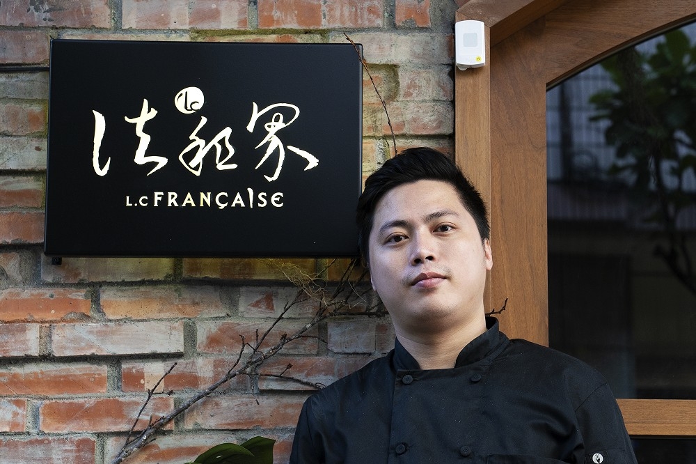 經歷過法餐與台菜的洗禮，同為老闆與主廚 Adam 陳柏融為「L.C Française 法租界」帶來與時下不同風格的餐酒館。（陳沛妤攝）