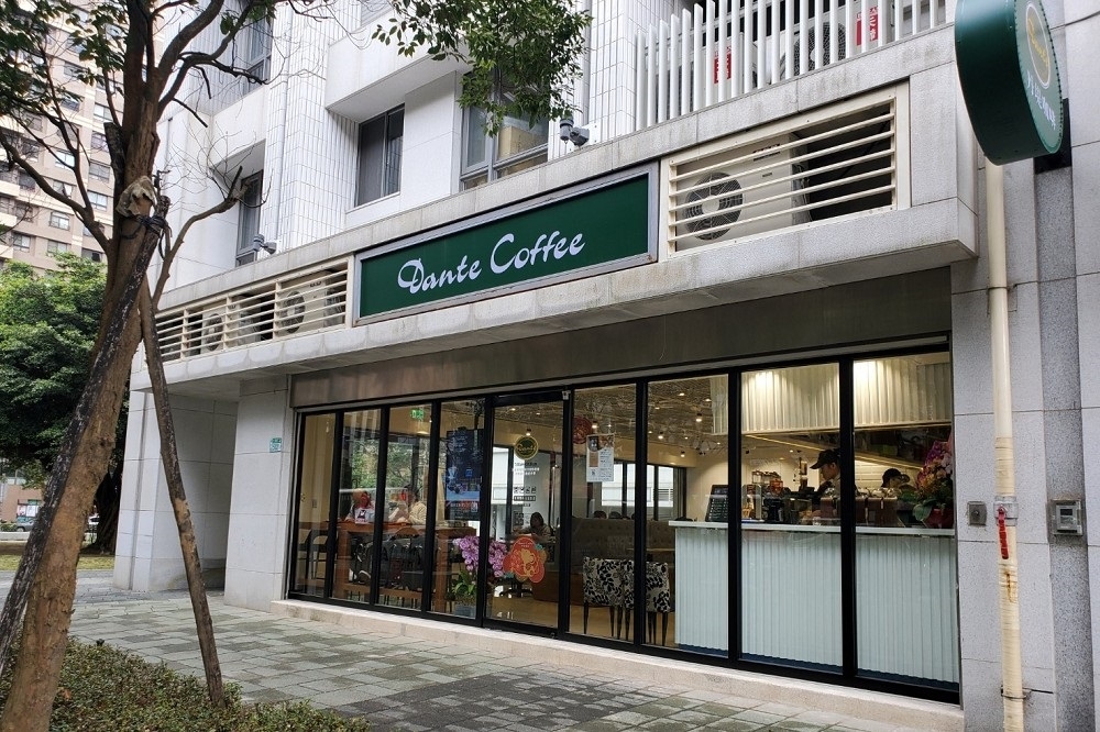 丹堤咖啡是台灣歷史最久的本土連鎖咖啡品牌，老品牌卻頻推新科技，線上結合線下的消費系統，也是八方雲集看上並收購的原因之一。（取自丹堤咖啡官網）