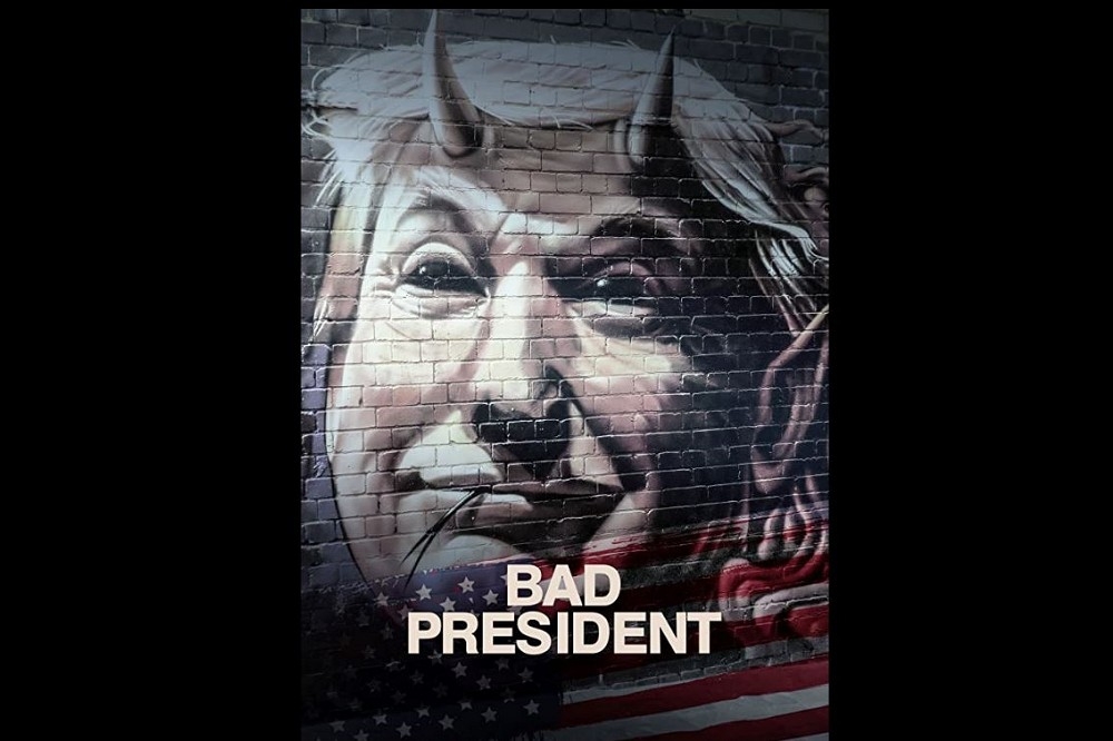 電影《壞總統》諷刺川普是和撒旦做交易，才選上總統。（圖片擷取自IMDb）