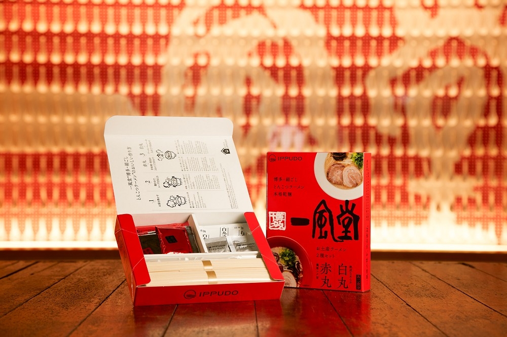 「一風堂」在 2020 年迎來創業 35 週年，台灣一風堂在今年更特別引進日本直送「海外限定版豚骨拉麵禮盒」。（台灣一風堂提供）