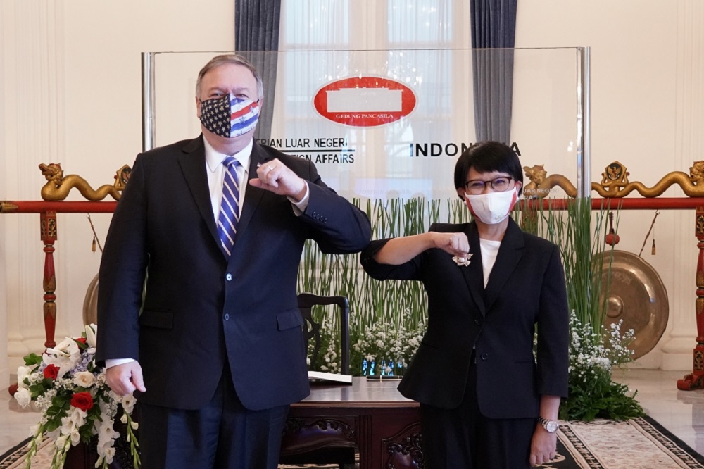 美國國務卿蓬佩奧訪問印尼外長馬爾蘇迪。（湯森路透）