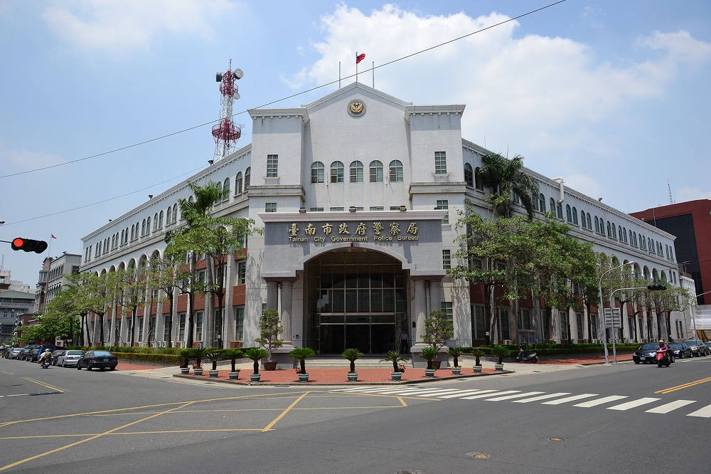 台南市政府警察局2日宣布人事異動，將馬來西亞籍女大生命案的相關5名高階警官發布人事調整，預計4日交接到職。（取自台南市政府警察局臉書）