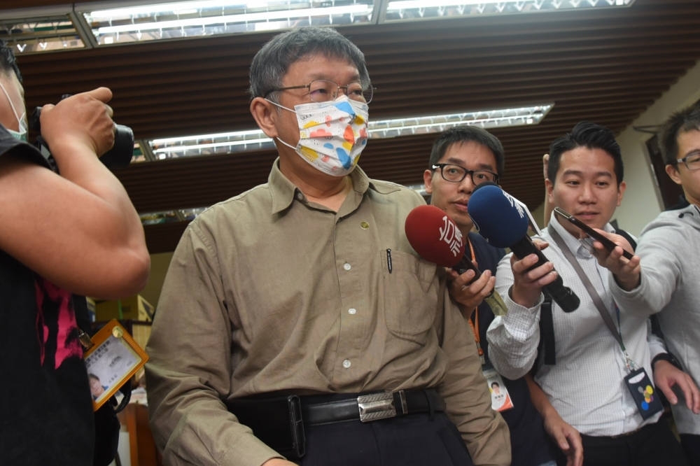 針對民進黨議員簡舒培質問228誰要負責，台北市長柯文哲回嗆「我今天被民進黨迫害沒有比較少。」（資料照片／蔣銀珊攝）