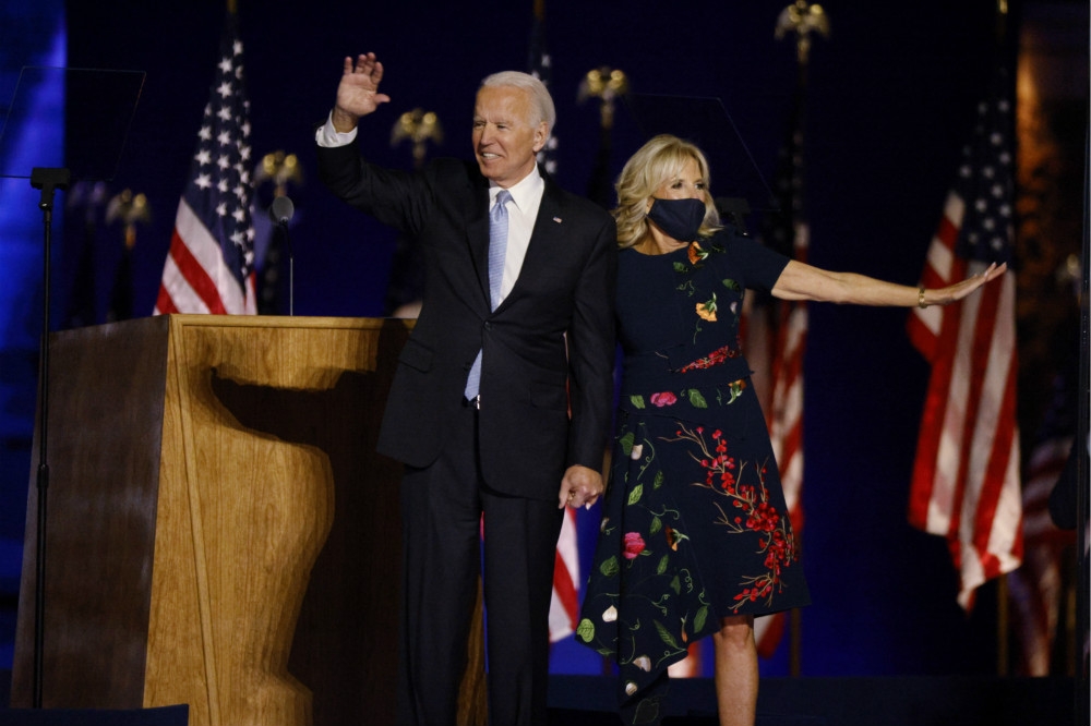 新任美國總統當選人拜登（左）與妻子吉兒（右）。（湯森路透）