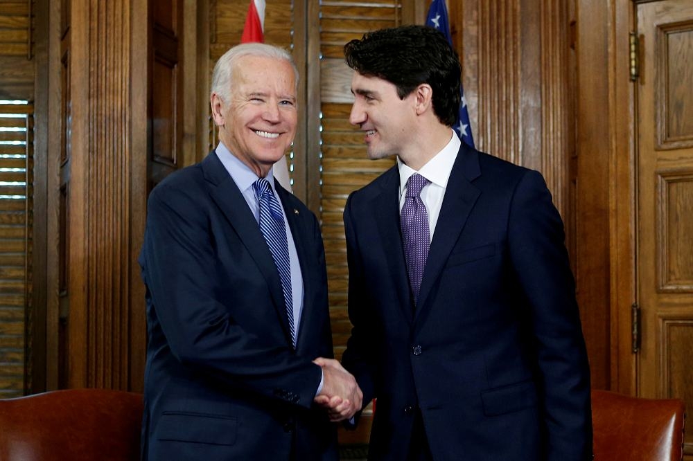 民主黨總統參選人拜登（左）與加拿大總理杜魯道（右），（湯森路透）