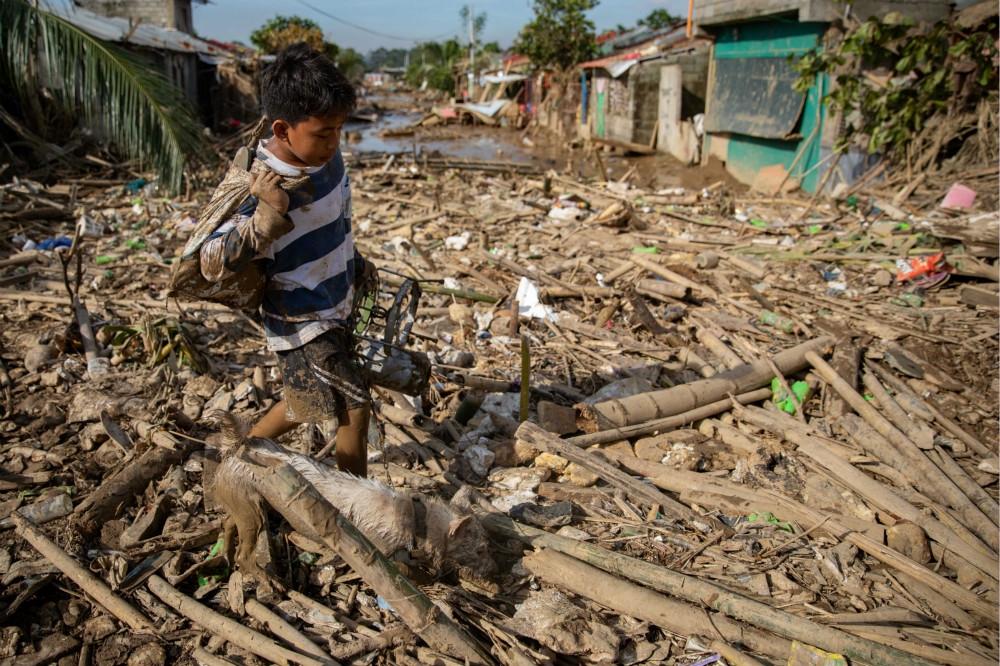 颱風「梵高」重創菲律賓，造成多地城鎮和居民損失。（湯森路透）