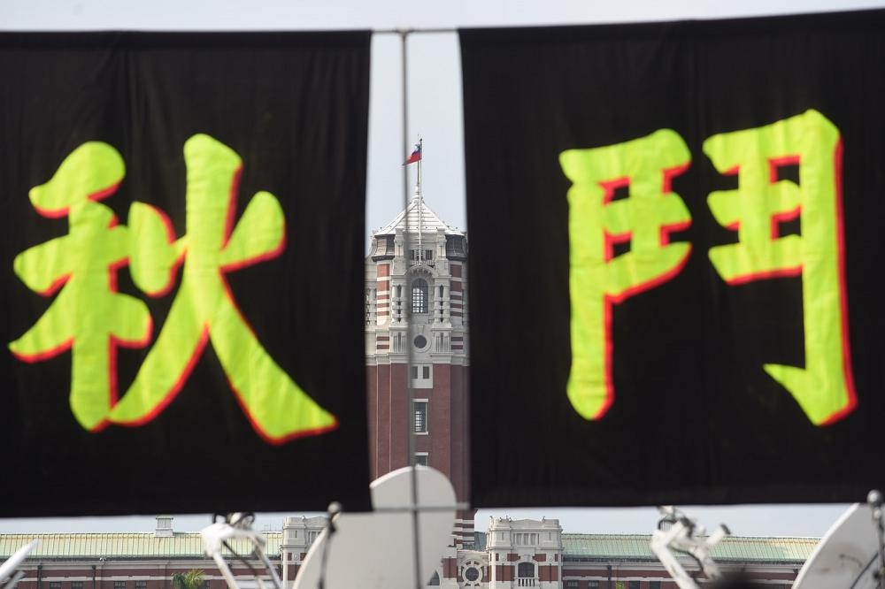2020秋鬥在22日下午登場，台灣健康空氣聯盟先於上午舉行記者會，要環保署長張子敬對空污下台負責。（蔣銀珊攝）