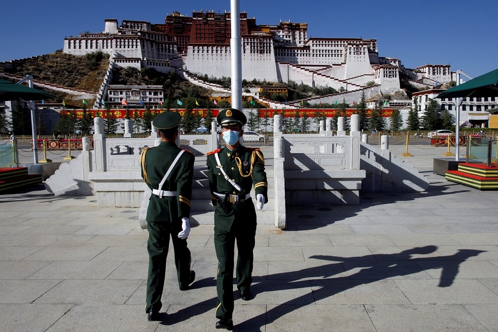 美國認為，中共嚴重違反了1948年《世界人權宣言》中提出的原則，維持了1950年以來對西藏的「軍事佔領」。（湯森路透）