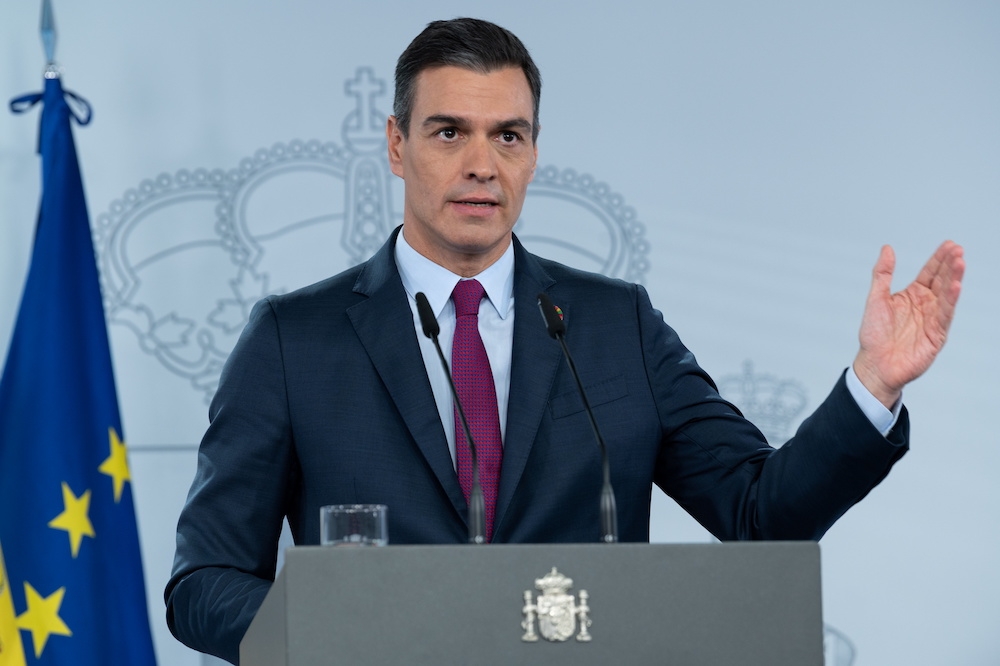 西班牙總理桑切斯宣布2021年1月起實施新冠疫苗接種計畫。（湯森路透）
