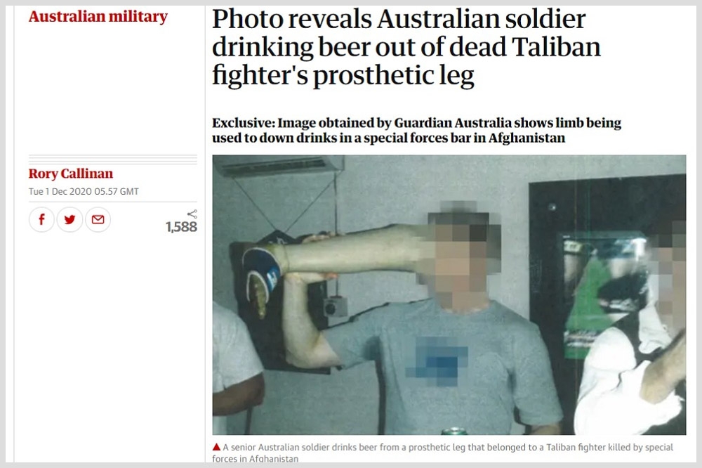 《衛報》披露澳洲士兵用神學士義肢喝酒照。（截圖自衛報）