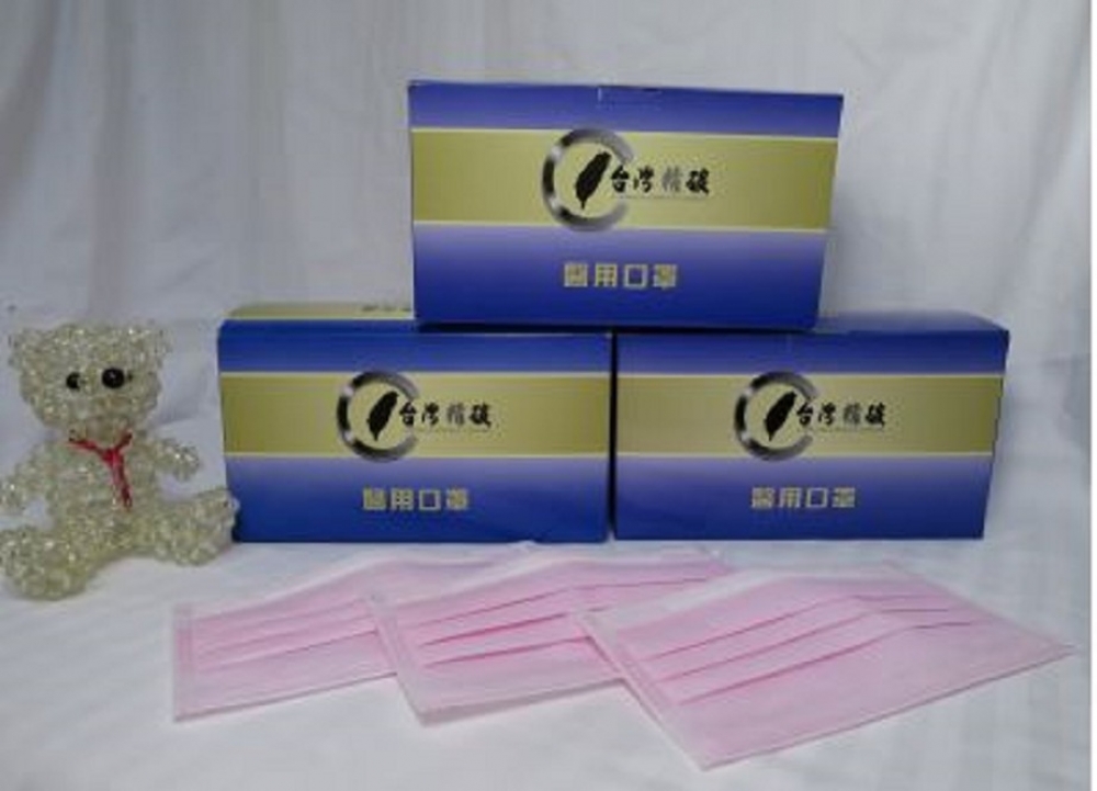 口罩國家隊廠商「台灣精碳」，設立地下口罩工廠，非法自製醫療用口罩。（圖片取自台灣精碳官網）