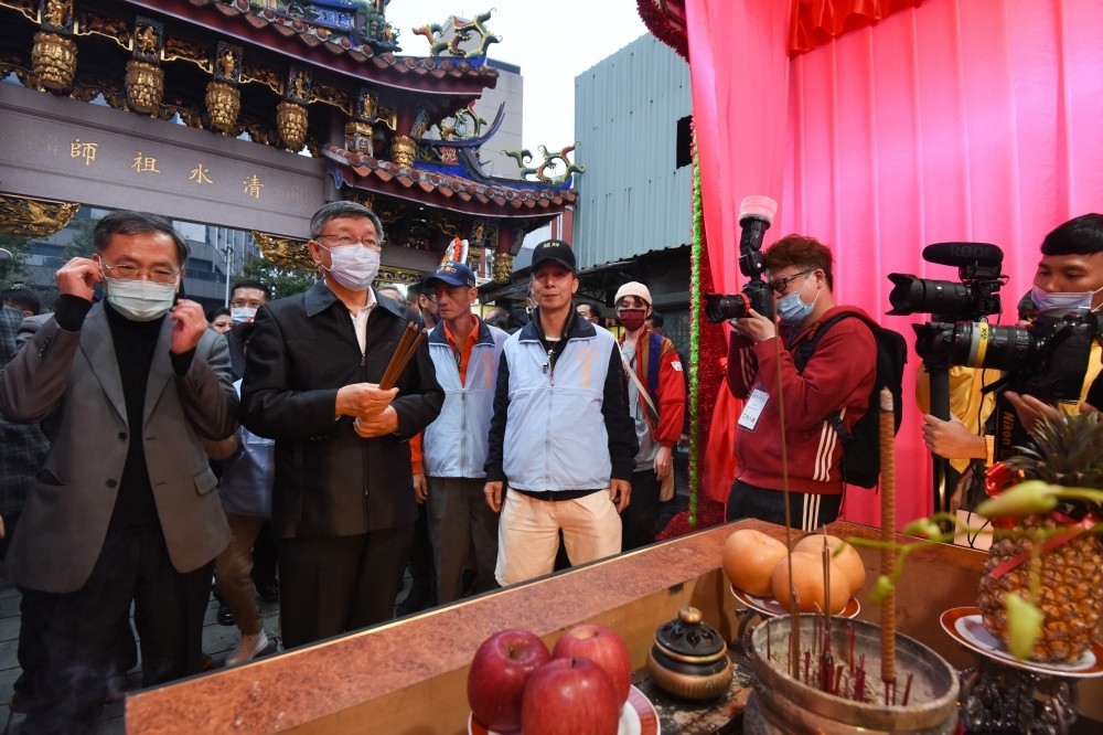 柯文哲5日出席萬華區青山宮舉辦的宗教遶境活動。（資料照片／蔣銀珊攝）
