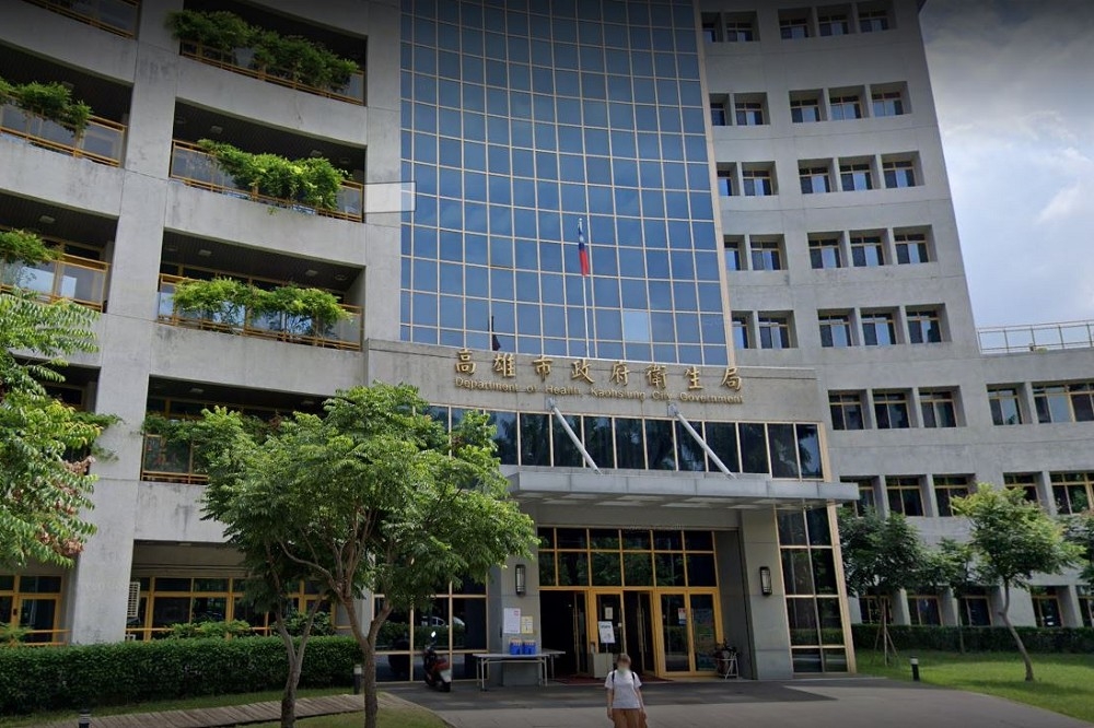 一名菲籍男移工上月在高雄防疫旅館進行14天的居家檢疫，偷偷踏出房門8秒，遭高市衛生局罰新台幣10萬元。（擷自Google Map）