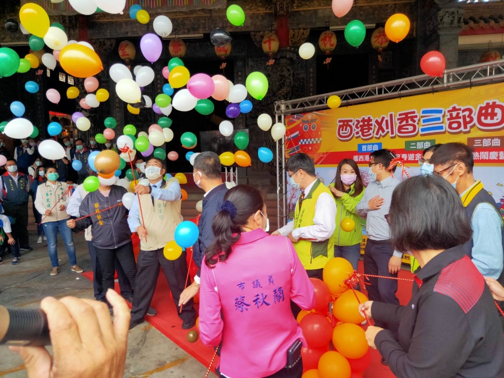 攜西港文化祭 ，今(10)日區公所於西港慶安宮舉辦開跑記者會，台南市長黃偉哲特別現身會場代言，力邀全國民眾來西港逛商圈、挑戰全台首創草蓆迷宮，感受西港獨特的文化魅力。(方士華攝)