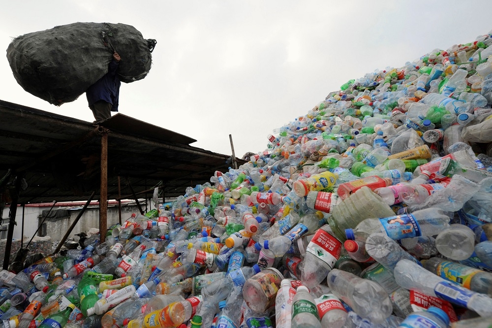 中國安徽合肥市的塑膠回收廠。（湯森路透）