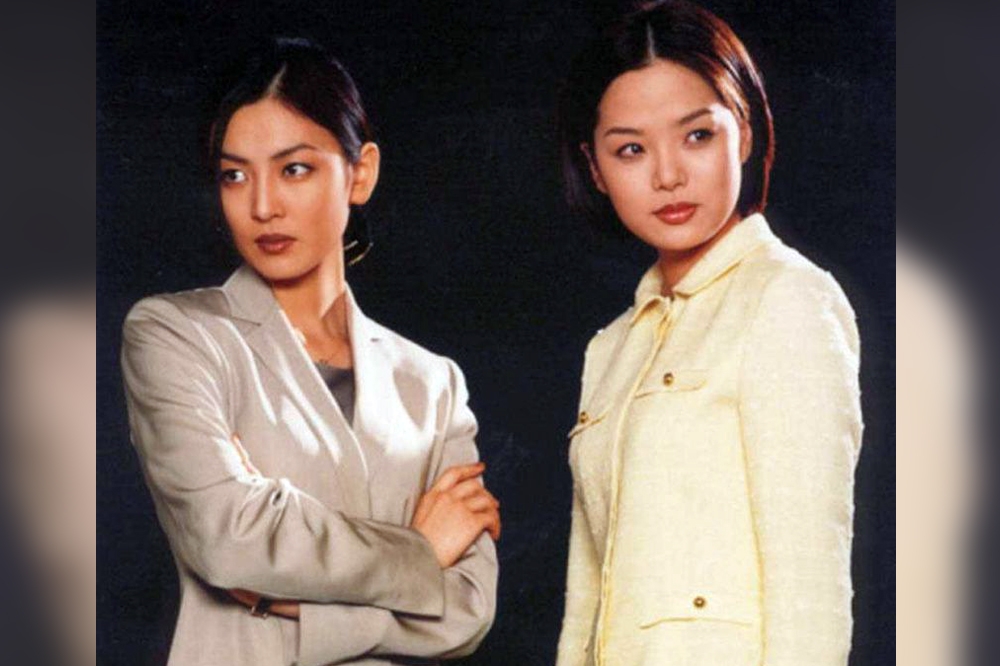 在《愛上女主播》中，蔡琳（右）扮演的甄善美與金素妍飾演的徐迎美的善惡大戰，成了韓劇經典。（緯來提供）