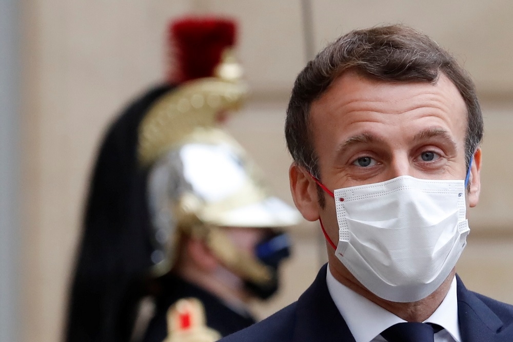 法國總統馬卡洪17日宣布確診後，多位接觸過的歐洲領導人進入隔離。（湯森路透）