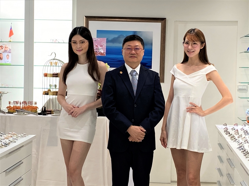 圖説：登和公司 賴家崧總經理主持「2021韓國流行品牌眼鏡」發表會
