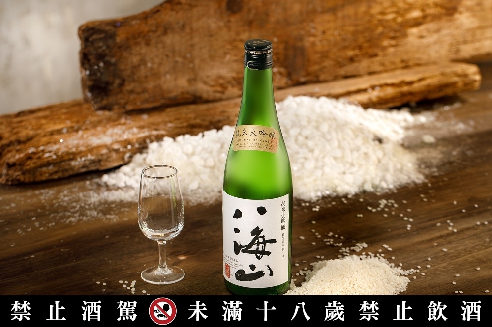全日本銷售額排名第 15 名的「八海酒造」，在迎來百年週年慶前，推出了經典大作 —「八海山 純米大吟釀」。（八海酒造提供）