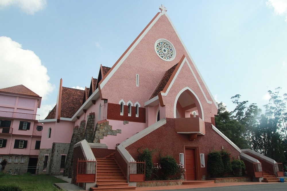 帶有法國殖民風格的越南天主教大叻瑪麗修道院。（pixabay）