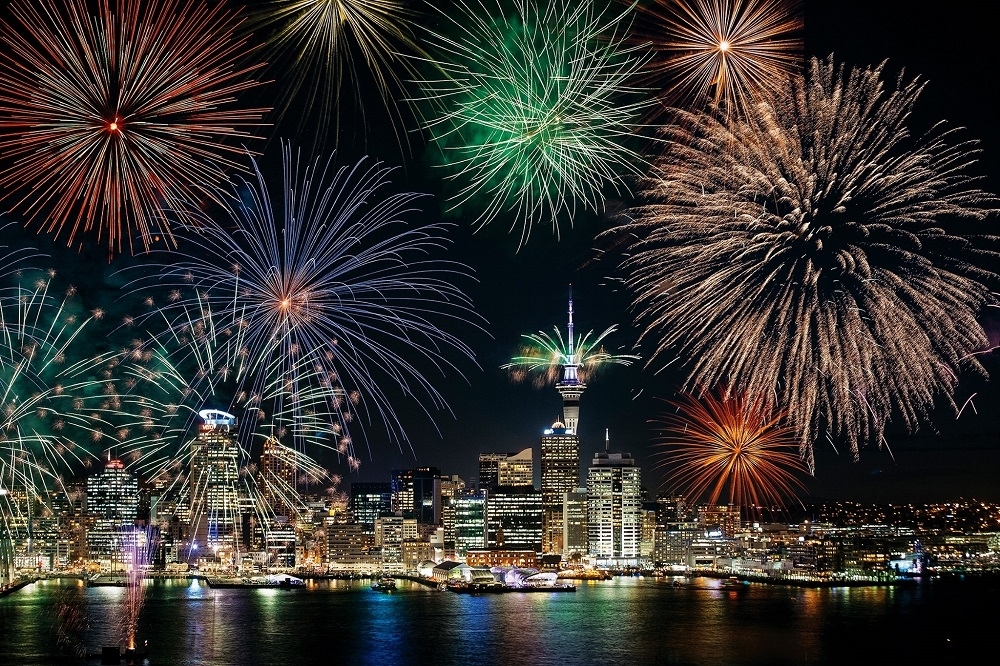紐西蘭奧克蘭天空塔盛大跨年煙火秀，正式迎接新的一年到來。（圖片取自奧克蘭市議會）