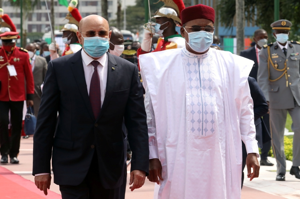 尼日總統依蘇福（Mahamadou Issoufou）（右一）。（湯森路透）