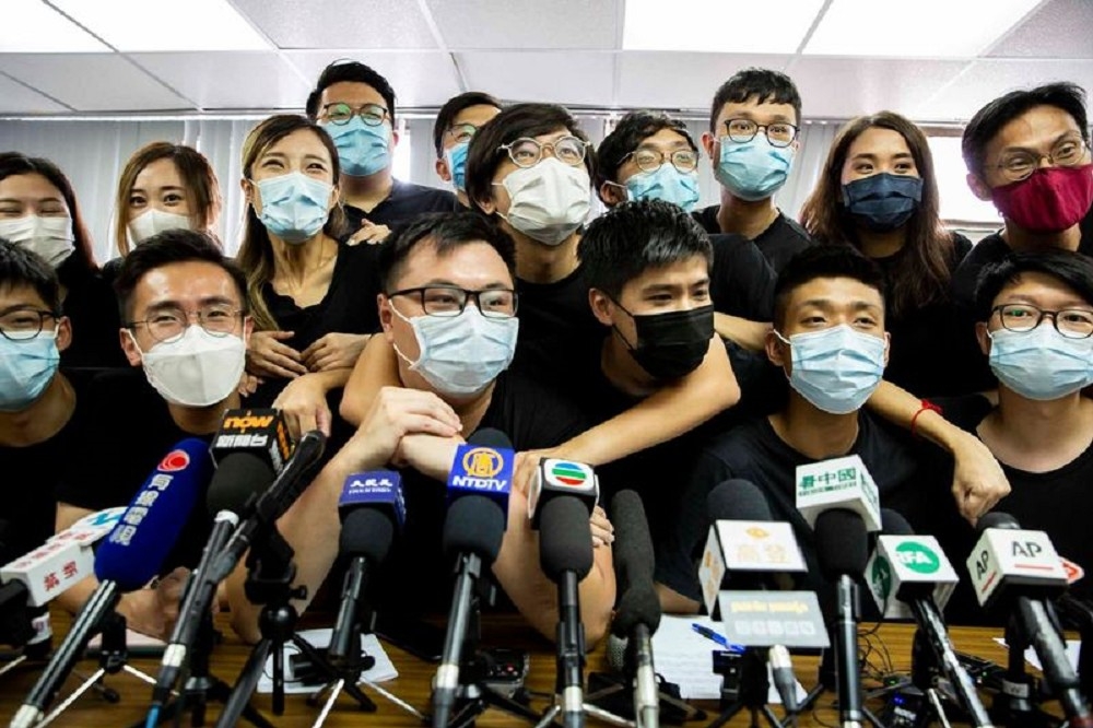 香港逾50名民主派人士，遭到港警以顛覆國家政權罪拘捕。圖為2020年7月15日16 名民主派初選中「抗爭派」參選人記者會。（取自羅冠聰臉書）
