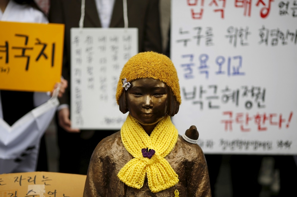 2015年12月30日韓日本大使館前。（湯森路透）