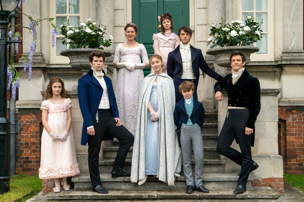 《柏捷頓家族：名門韻事》以英國攝政時期為故事背景，演出倫敦上流圈的故事，一夕爆紅。（Netflix提供）