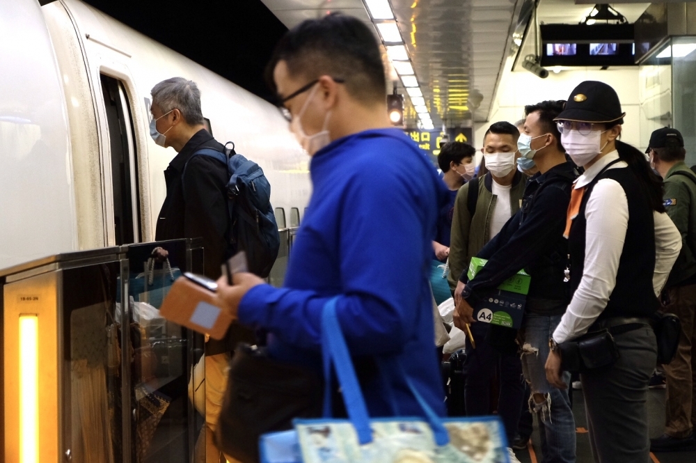 台灣高鐵2021年春節疏運期間，將加開441班次列車，旅客可從11日零時開始搶訂票。（資料照片／蔣銀珊攝）