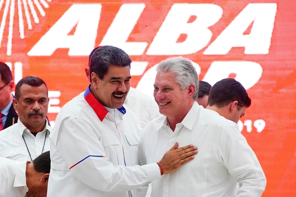 委內瑞拉總統馬杜洛與古巴總統卡內爾（右）。（湯森路透）