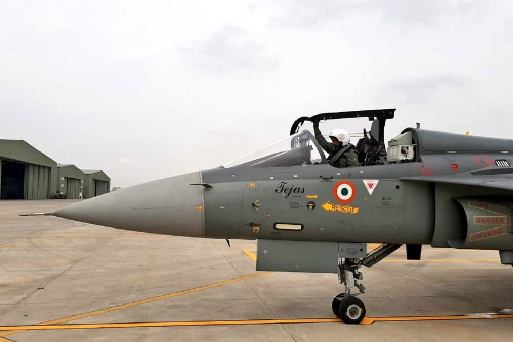 空军参谋长亲自驾驶光辉战机，庆祝新中队成立。（图片取自印度空军）(photo:UpMedia)