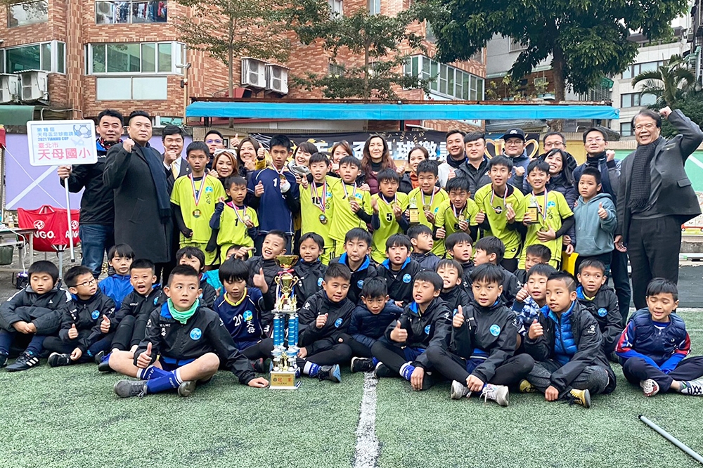 臺北天母隊獲得今年天母盃足球賽冠軍。（永慶房屋提供）