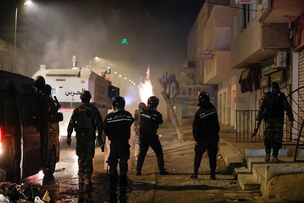 突尼西亞近一周來各個城市爆發因為經濟狀況不滿的抗議。 （湯森路透）