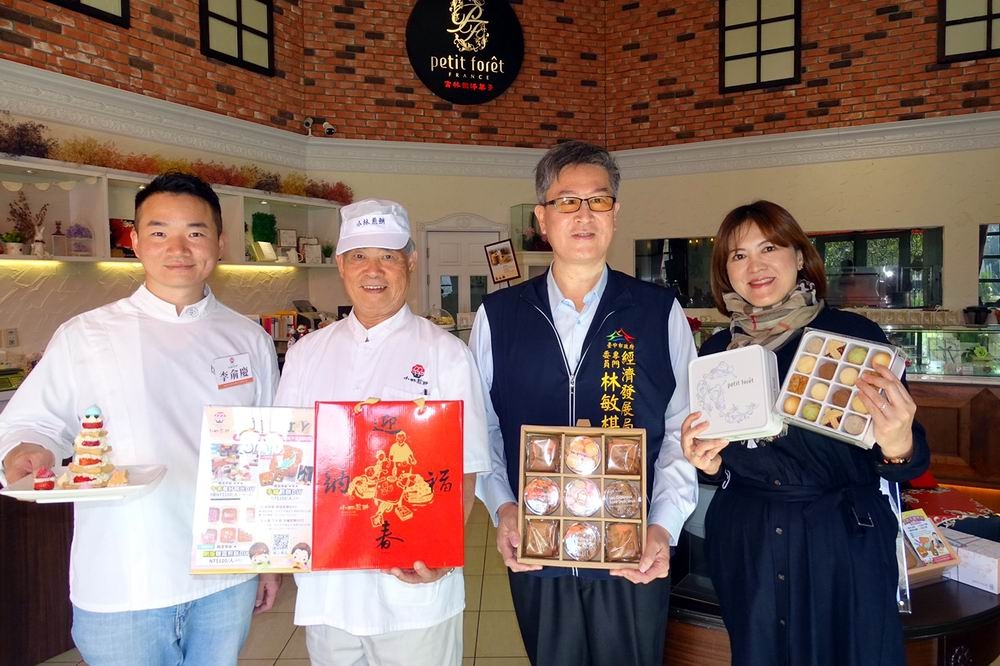 小林煎餅旗艦店「富林園洋菓子」花園城堡推出春節禮盒及DIY下午茶活動。（楊文琳攝）