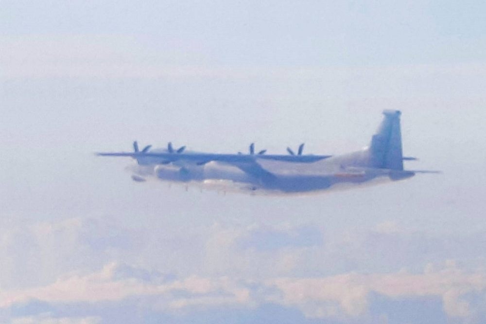 國防部指出，解放軍22日1架運-9通信對抗機再擾我西南空域（ADIZ）。（國防部提供）