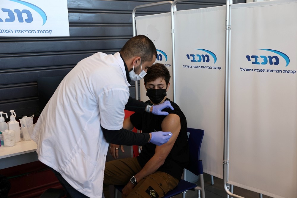以色列擁有全世界施打速度最快的疫苗接種進度。（湯森路透）