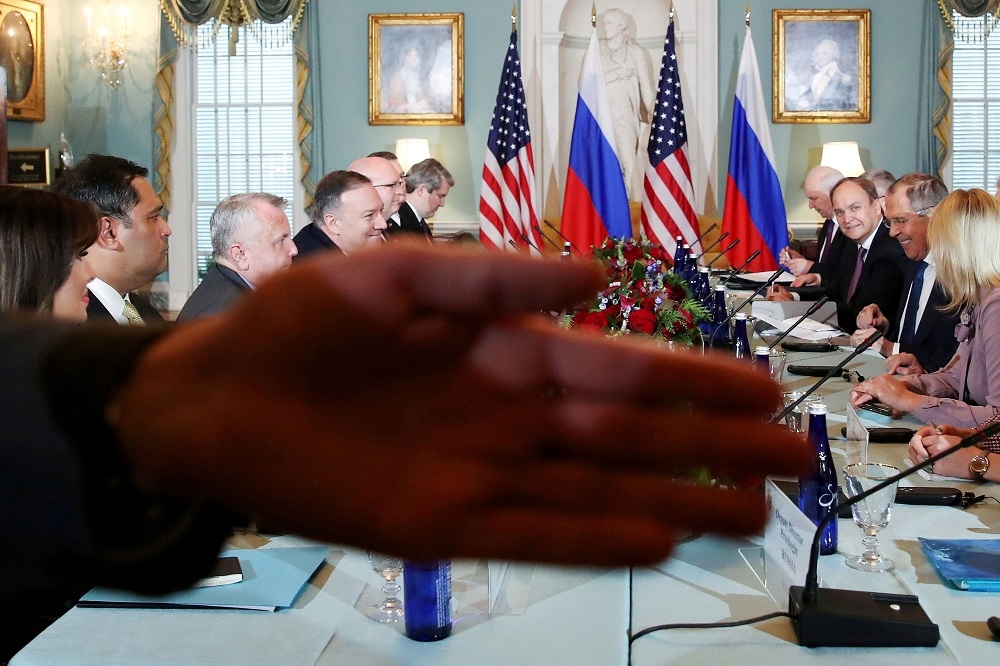 美前国务卿蓬佩奥与俄罗斯外长拉夫洛夫，2019年底于华府国务院会面。（汤森路透）(photo:UpMedia)