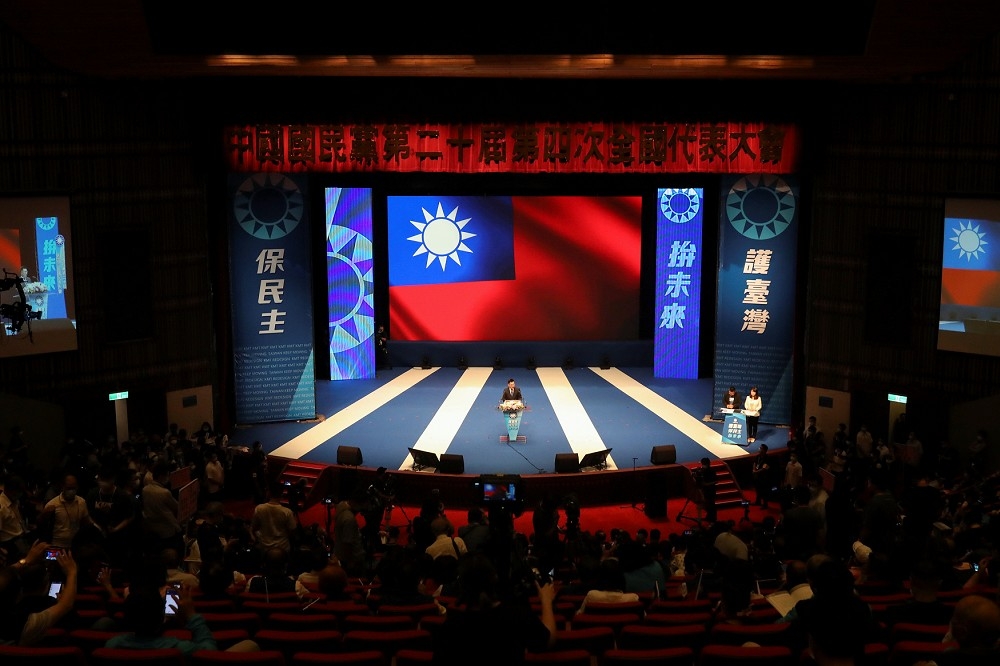 多數台灣人分不清國徽與國民黨黨徽的差別。（湯森路透）