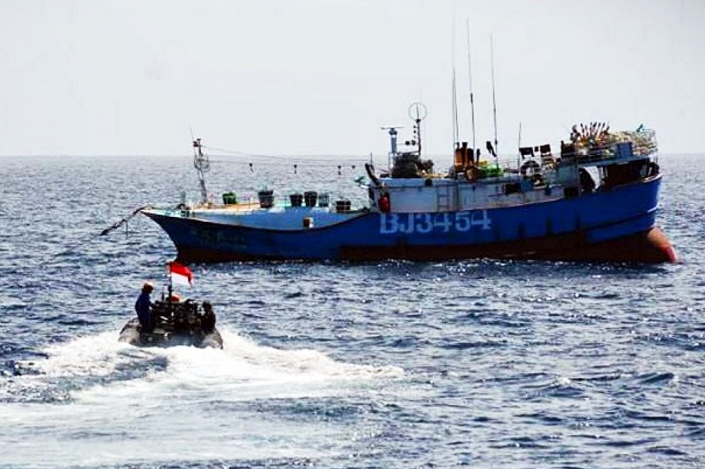 東港籍漁船「海建興20號」遭印尼扣押後引發爭議，漁業署等單位有意檢討現行經濟海域範圍。（取自印尼海軍官網）