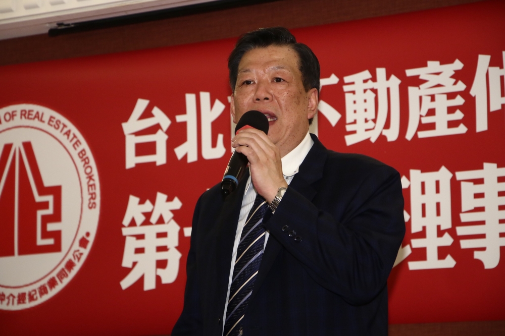 第12屆理事長參選人、台北市仲介公會首席副理事長的朱玟諺。（王侑聖攝）