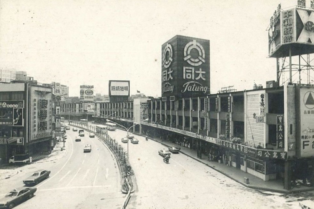 早期台北中華路西門町的昔日景象。（取自台北市老照片影像展，台北市政府提供）