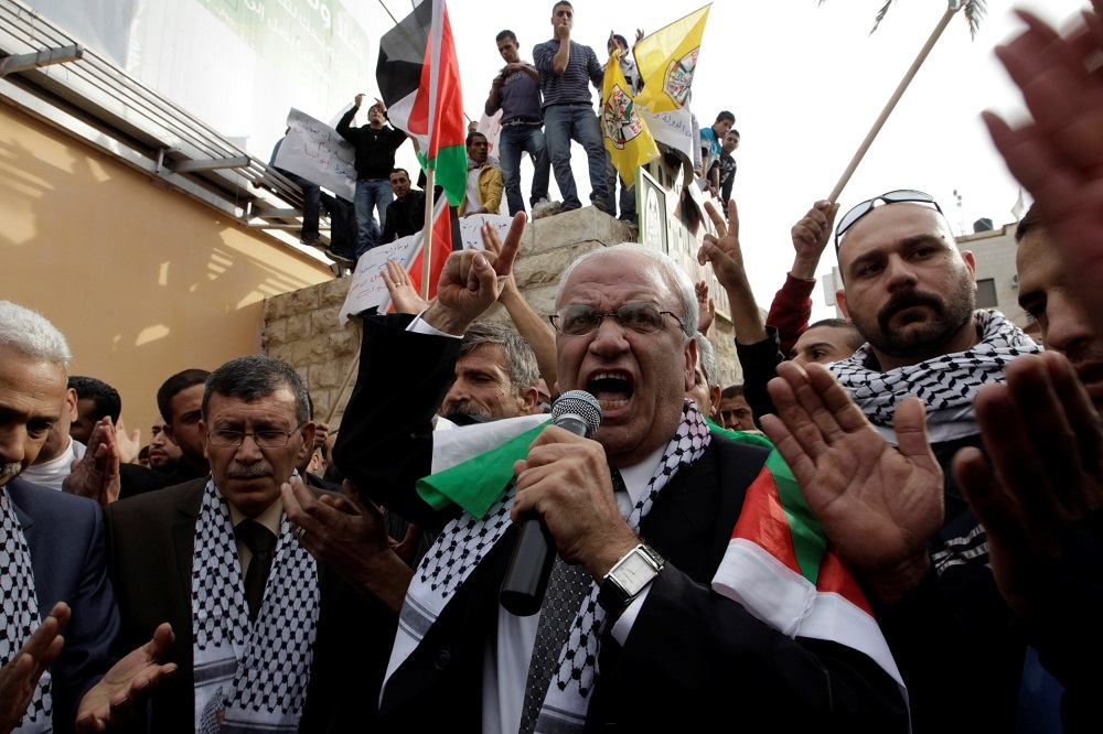 巴勒斯坦權力首席談判代表 Saeb Erekat 從開羅返回約旦河西岸的一次集會上發表講話。（湯森路透）