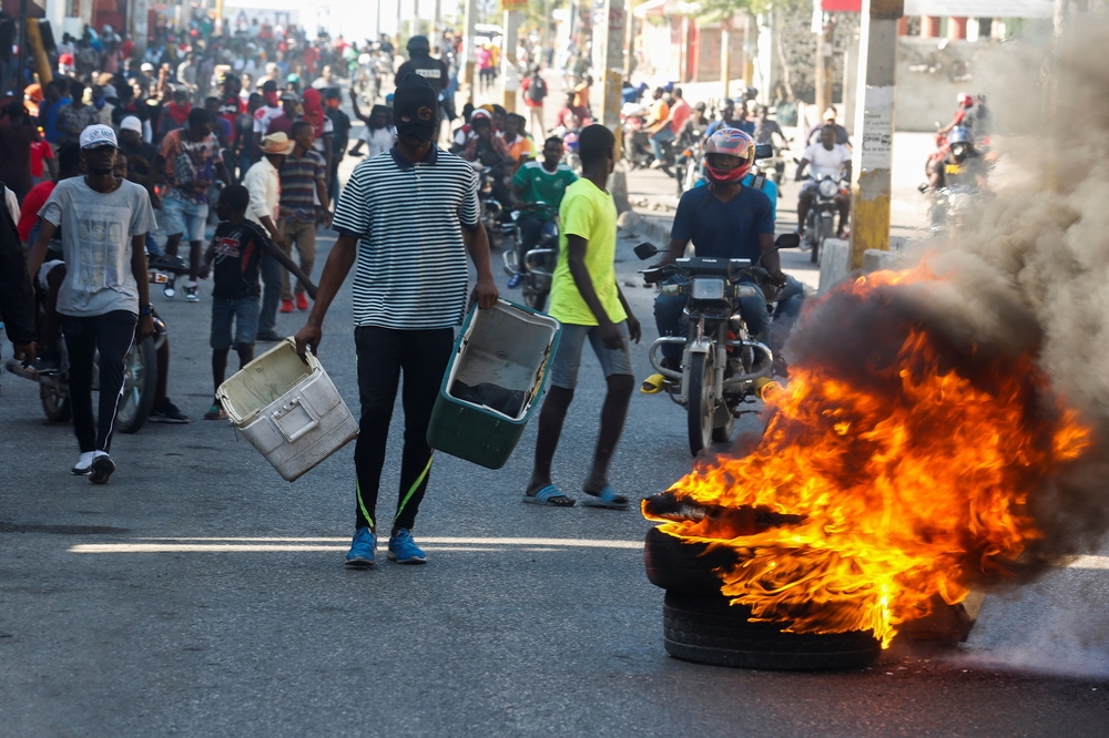 海地首都太子港爆發反總統示威抗爭。（湯森路透）