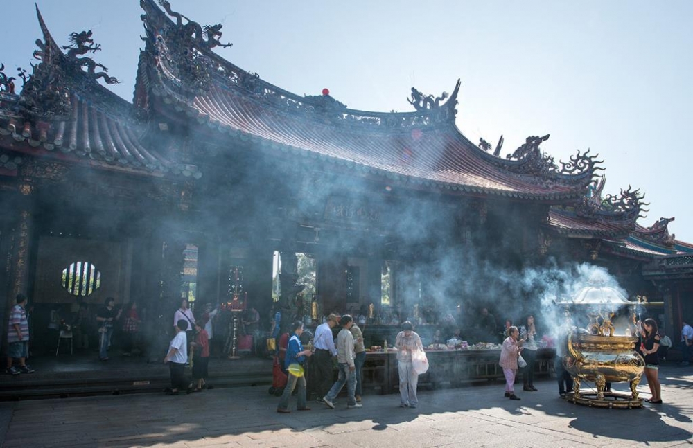 「艋舺龍山寺」（取自交通部觀光局官方網站）