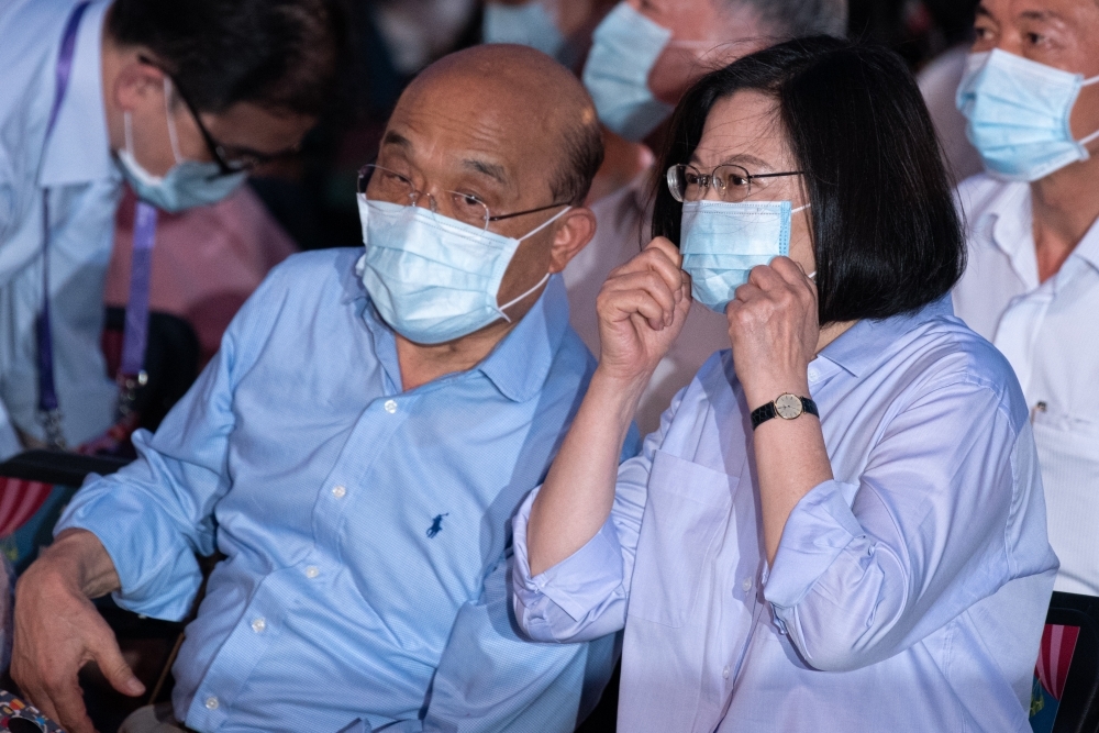 據了解，行政院長蘇貞昌（左）曾在美豬進口拍板前，兩度向總統蔡英文（右）表示反對立場。（資料照片／蔣銀珊攝）