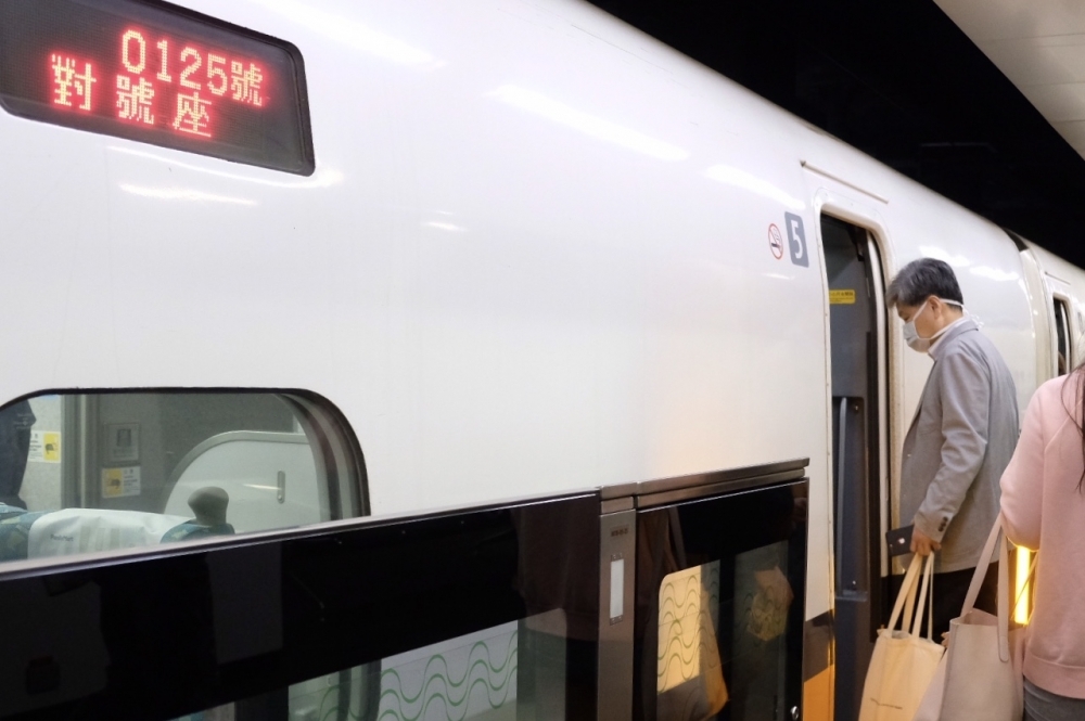 台灣高鐵宣布228連假疏運期間，全車改為對號座並再加開12班次列車。（資料照片／蔣銀珊攝）