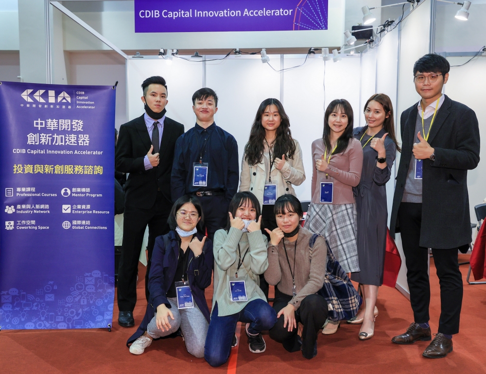中華開發創新加速器出席臺大全球集思論壇嘉年華，與青年學子交流。（中華開發提供）