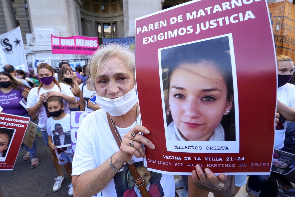 阿根廷18歲青少女烏蘇拉遭前男友殺害，掀起當地大規模示威遊行。（湯森路透）