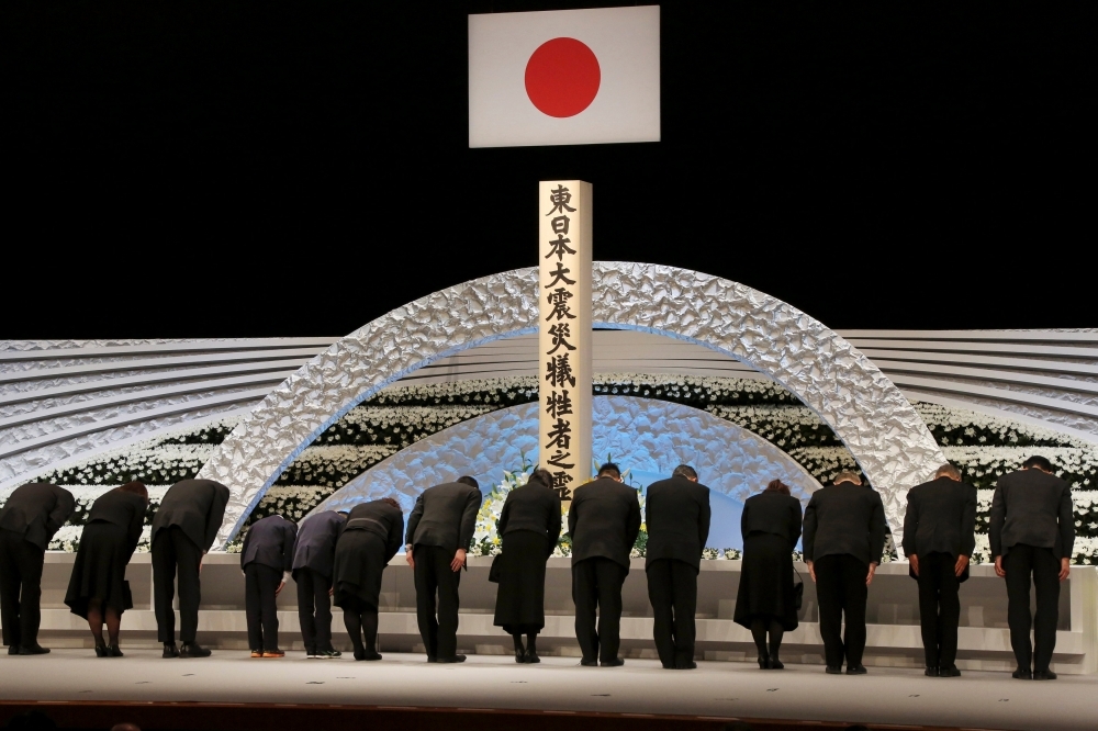 日本國家劇院2017年3月11日舉行東日本大地震悼念儀式。（湯森路透）